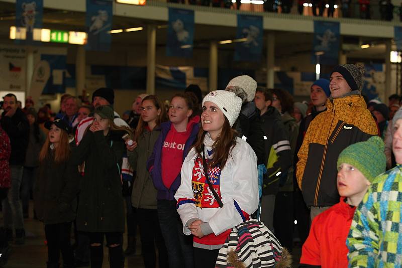 Fanoušci na Olympijském festivalu v Brně podporovali český hokejový tým všemi silami.