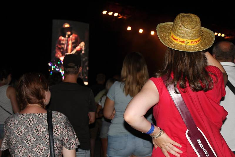 Dvoudenní hudební festival Létofest zakončila v sobotu večer na brněnském výstavišti známá kapela Kabát.