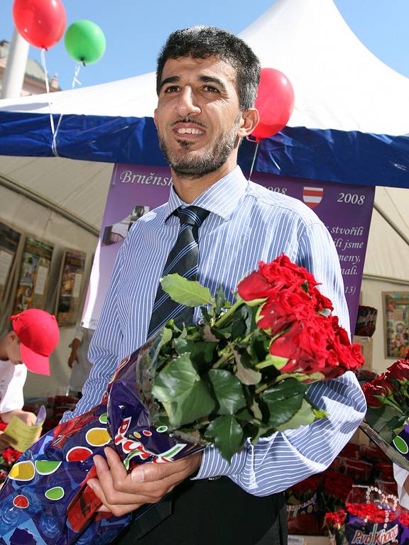 Muslimové rozdávali růže na náměstí Svobody v Brně.