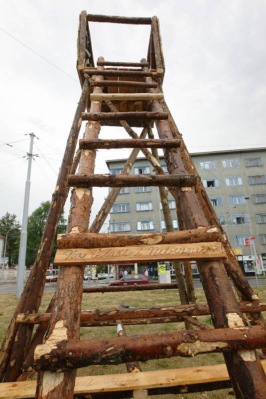 4AM/Galerie architektury chce ozvláštnit brněnské ulice a ukázat nedostatky staveb. Posloužit mají posedy.