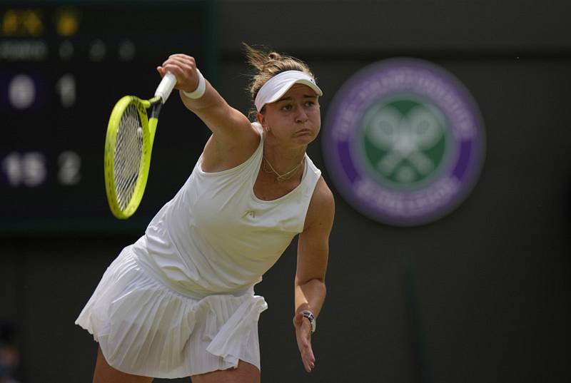 Na oddech moc času nezbývalo. Jak už to v tenisovém kalendáři bývá, po French Open rychle následoval Wimbledon, kde Krejčíková hrála  poprvé v kariéře. „Nemám od sebe žádná očekávání, na trávě se teprve učím, nevím, co od toho mám čekat," říkala. 