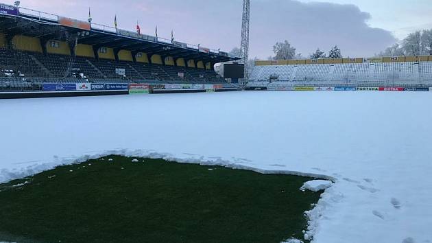 Sníh byl v Opavě proti fotbalu. Utkání se Zbrojovkou je odloženo.