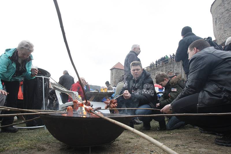 Slavnosti moravského uzeného na hradě Veveří.