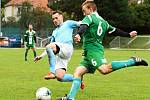 Po vítězství nad Bohunicemi fotbalisté Tatranu Rousínov (zelené dresy) porazili i Boskovice. Na jejich hřišti 3:1.