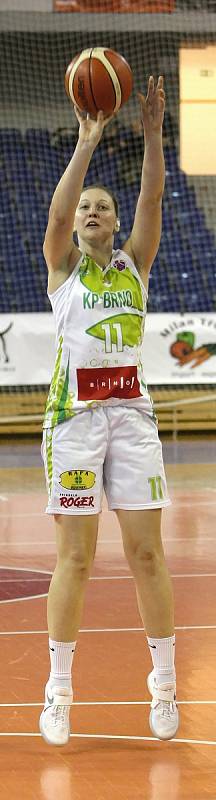 S mistrovským USK Praha sváděly basketbalistky KP Brno vyrovnaný souboj. Přesto nakonec podlehly 66:87. Na snímku Satoranská.