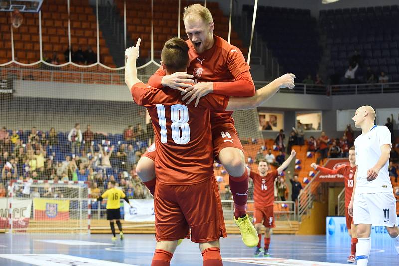 Kvalifikační turnaj na futsalové MS 2020 - ČR (červená) Slovinsko (bílá)