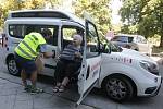 Seniorbus v Brně převáží například vozíčkáře nebo špatně pohyblivé starší lidi. Už dokonce pomohl zachránit lidský život.