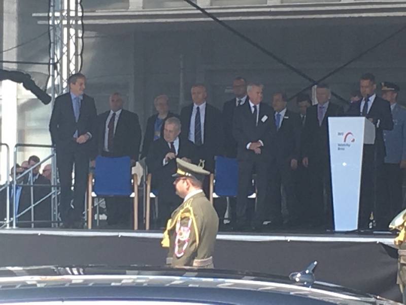 Prezident České republiky Miloš zeman zahájil zbrojařský veletrh IDET na brněnském výstavišti.