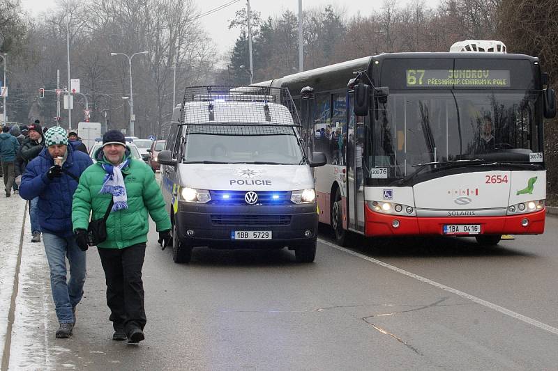 Hokejové hry v Brně za Lužánkami: zápas mezi Kometou a Plzní.