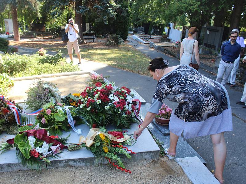 Před devadesáti lety zemřel hudební skladatel Leoš Janáček. Jeho památku u hrobu uctilo asi třicet lidí.