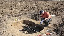 Ve Šlapanicích na Brněnsku našli archeologové dosud neznámé pravěké pohřebiště.