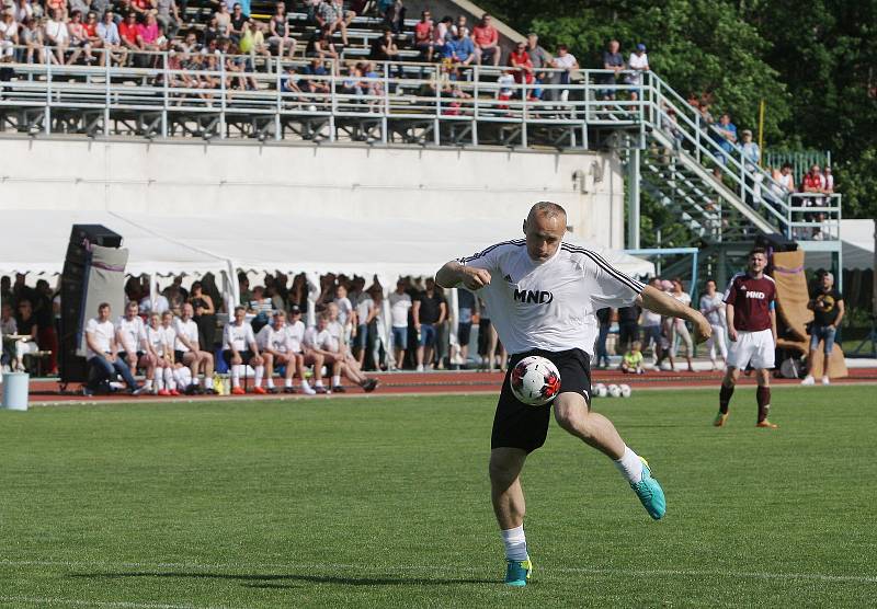 V sobotu se viceprezident Juventusu a držitel Zlatého míče Pavel Nedvěd s bývalými reprezentačními parťáky a kamarády zúčastnil oslav výročí sta let třetiligového klubu a křtu nové umělé trávy.