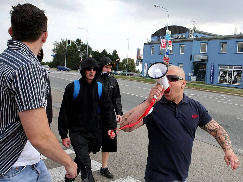 Extremisté v sobotu protestovali před brněnskou vazební věznicí.