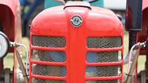 Na osm desítek řidičů traktorů a traktůrků soutěžilo v tradiční traktoriádě ve Tvořihrázi.