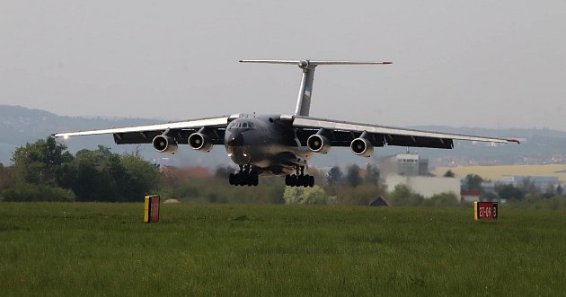 Vzácná návštěva zavítala na brněnské letiště. Přistál tam Iljušin IL-76MD. Jednalo se o uzbecký státní let.