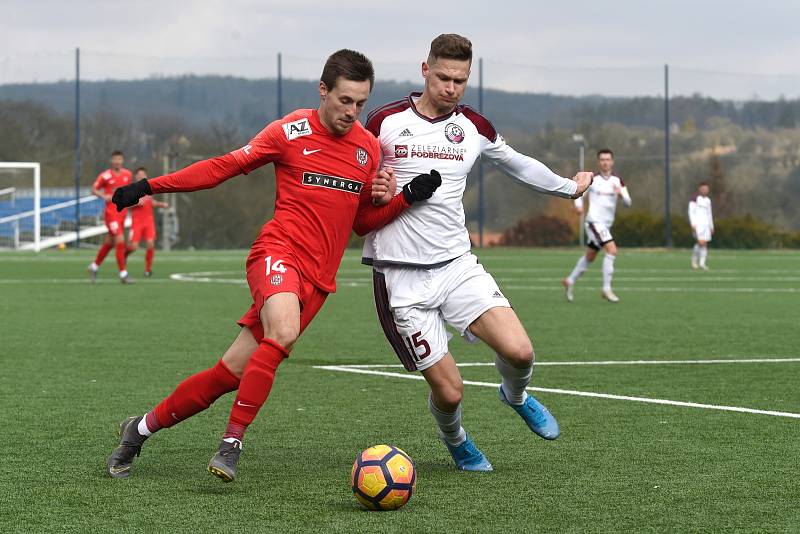 Brno 15.2.2020 - přípravné utkání mezi FC Zbrojovka Brno (Jakub Přichystal) v červeném proti FK Železiarne Podbrezová (René Paraj)