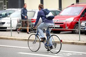 Světlo je jedním z nejúčinnějších bezpečnostních prvků pro cyklisty, jak mohou dát řidičům vědět o své přítomnosti. 