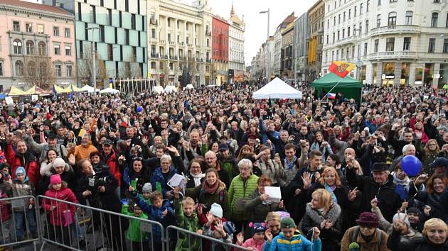 Také v Brně lidé slaví třicetileté výročí sametové revoluce.