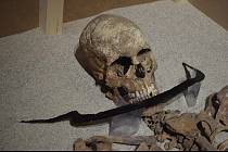 Výstava Smrt je jen začátek, pohřby a rituály pohledem archeologie v Podhoráckém muzeu v Předklášteří.