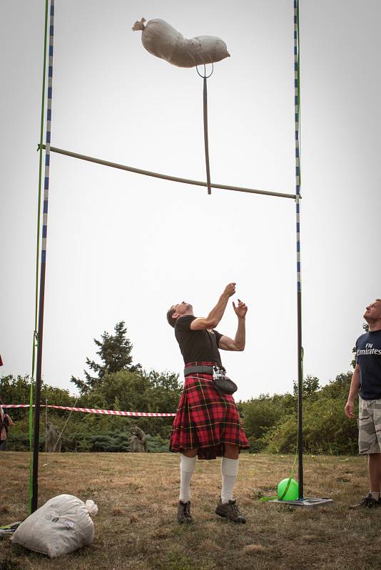 Highland games, tedy skotské hry, přilákaly na Kraví horu stovky návštěvníků. Odvážlivci si zkusili typické silové disciplíny.