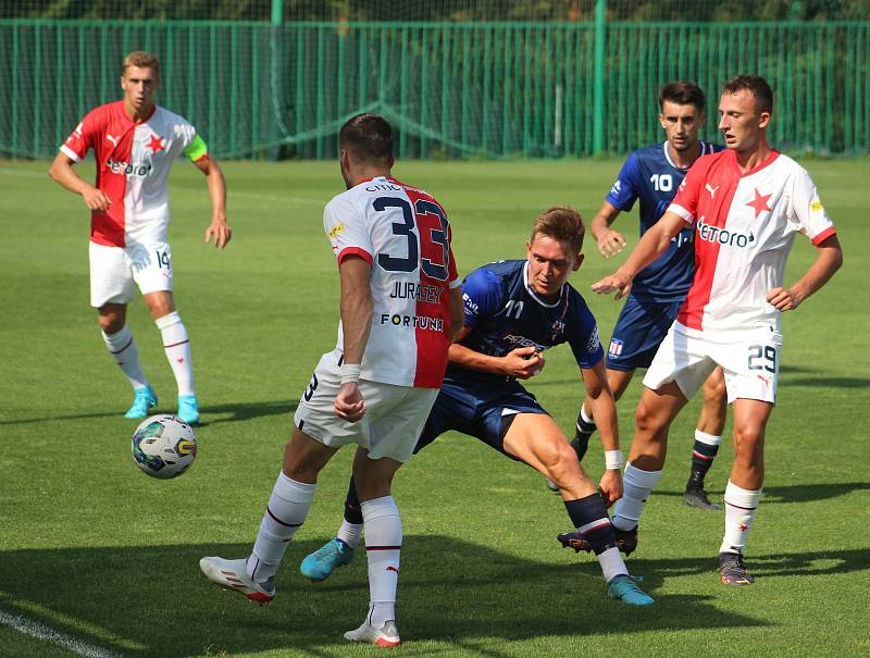 Fotbalisté Líšně (v modrém) porazili v generálce na ligu pražskou Slavii.