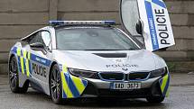 Nové hybridní BMW i8 jihomoravských policistů využívá pohon na elektřinu i spalovací motor.