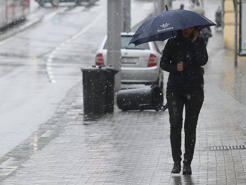 Sníh a teploty jako v únoru. Doslova aprílové počasí ve středu překvapilo nejednoho Brňana.