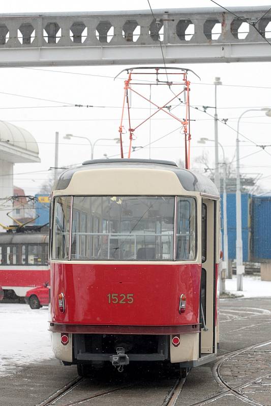 Od letoška bude návštěvníky historických jízd vozit nově zrekonstruovaný model tramvaje T3. Ten jezdil nejen po Brně od konce šedesátých let.  Vůz číslo 1525 vezl cestující naposledy na jaře roku 2014. Renovace tramvaje vyšla na bezmála tři miliony korun.