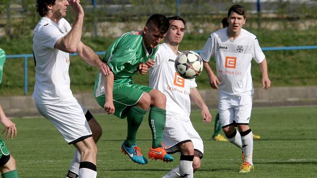 Tři týdny. Tak dlouho trvala pauza, po které se fotbalisté Bohunic znovu vypracovali do pozice lídra tabulky krajského přeboru. Rozhodla o tom jejich sobotní výhra ve 21. kole na hřišti šestých Ivančic 3:2.