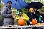 Necelá tisícovka lidí přišla v sobotu oslavit Halloween do brněnské zoo.