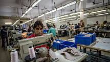 Sweatshopy a továrny v indickém města Ágra