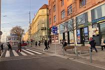 V Brně je od pondělí první sdílená zóna v České republice. Jde o prostor, kde jsou si chodci, řidiči aut a cyklisti rovni.