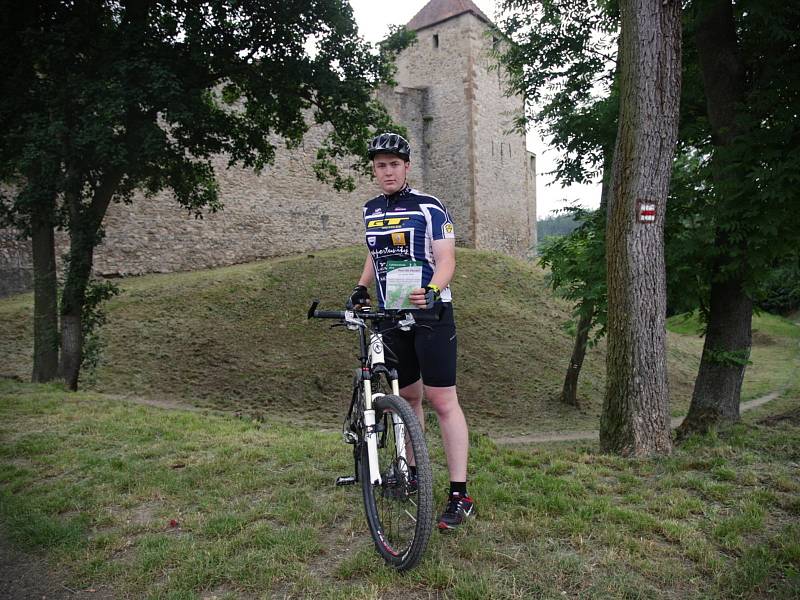 Tematickou projížďkou po obcích okolo hradu Veveří si zpříjemnili neděli někteří cyklisté. Svazek obcí Panství hradu Veveří pro ně už podruhé přichystal pětapadesátikilometrovou trasu s osmi zastávkami a tematickými úkoly.