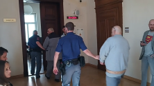 S kuklami a obušky se vloupali do bytu v Brně. Krajský soud rozhodl o vině
