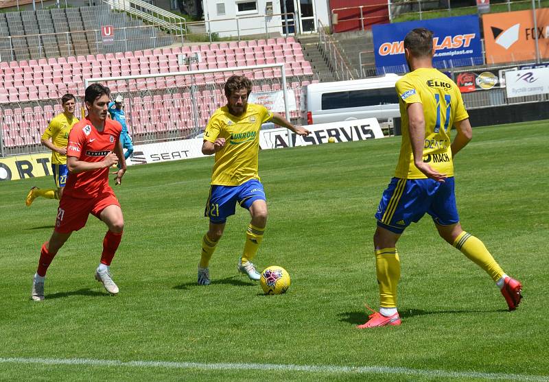 Fotbalisté Zbrojovky  v posledním přípravném utkání před opětovným zahájením druhé ligy podlehli Zlínu 0:5.