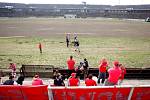 Poslední veřejná brigáda na fotbalovém stadionu za Lužánkami. Odměnou pro její účastníky byl Švancarův guláš a příjezd fotbalistů Zbrojovky.