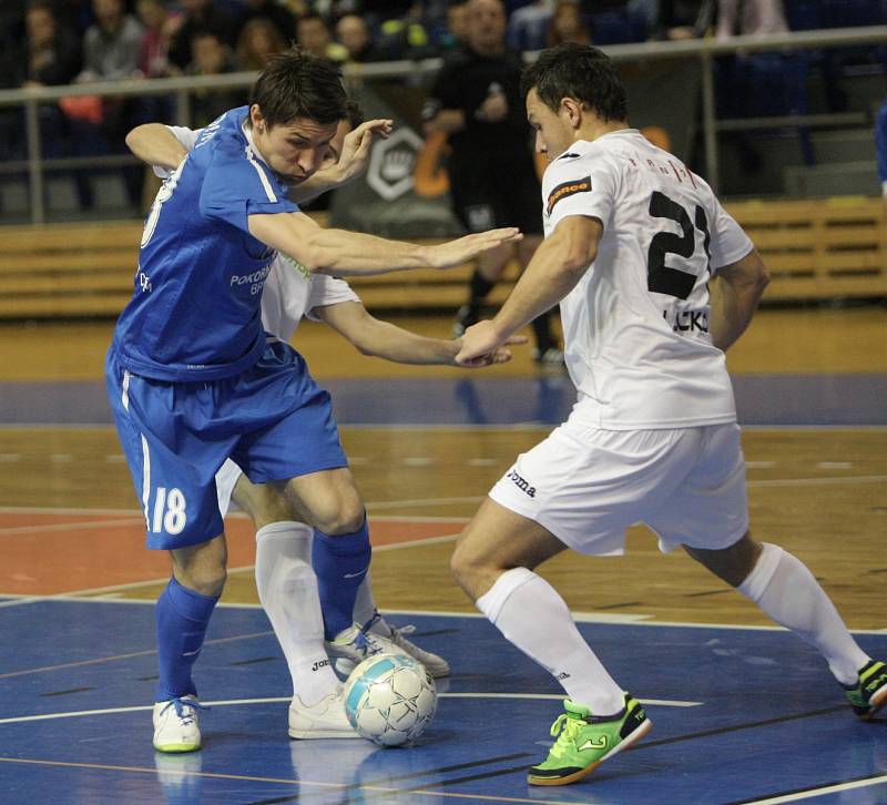 Helas zvítězil ve futsalovém derby proti Tangu 4:0.