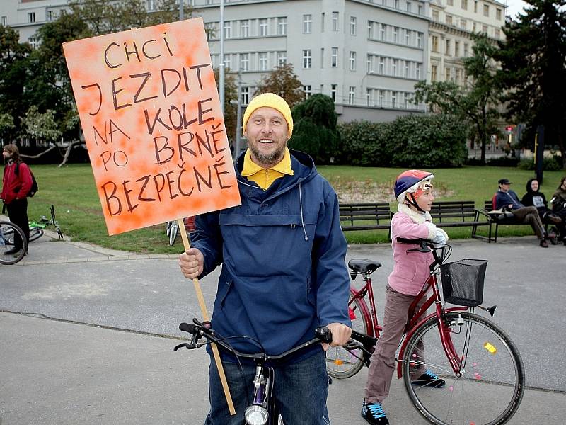 Cyklisté projeli na protest Brnem. Chtěli více místa 