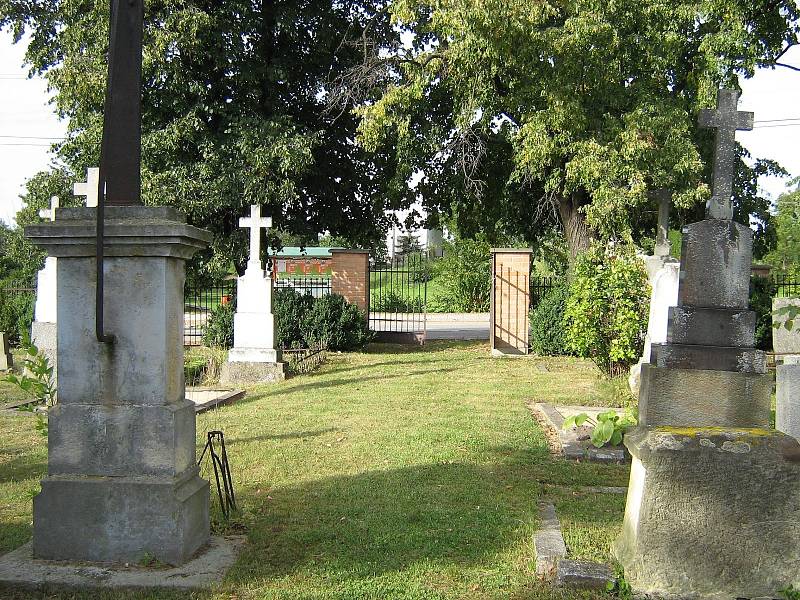 Opravený náhrobek Marie Turkové alias Maryši je na starém hřbitově v Těšanech na Brněnsku. Její původní jméno je Marie Horáková.