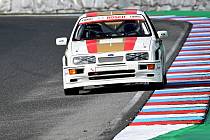 Automobilový závodník David Bečvář na Masarykově okruhu v Brně poprvé vyzkoušel Ford Sierra RS 500 Cosworth.