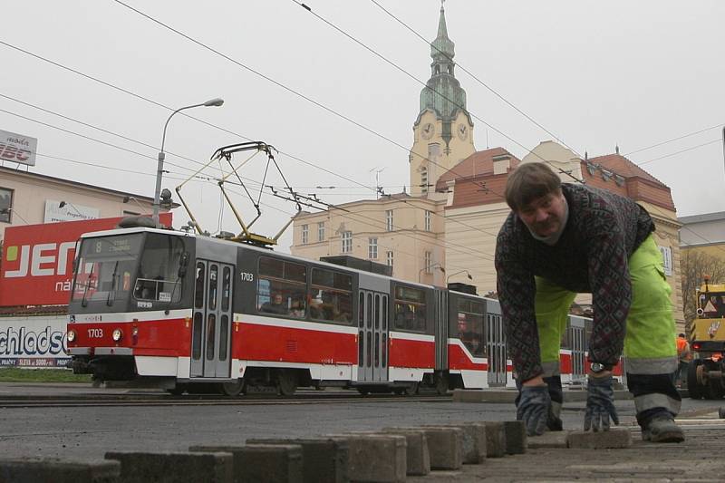 Oprava brněnské Křenové ulice skončí podle dopravního podniku dřív než posledního listopadu.