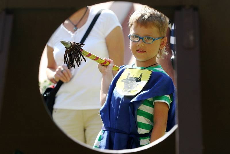 Akci Za tajemstvím středověku aneb pážata, panoši a rytíři ve znamení zubří hlavy si užili dospělí i děti.