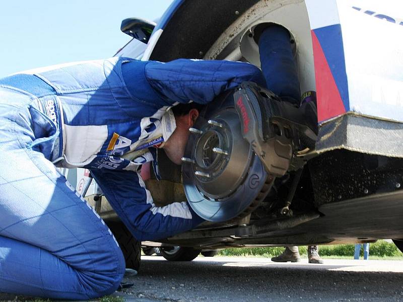 Čtvrtý podnik mezinárodního mistrovství České republiky v automobilových soutěžích Hustopečská rallye.