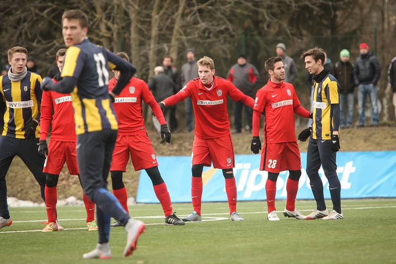 Fotbalisté brněnské Zbrojovky (v červeném) zvítězili v Tipsport lize nad Opavou 2:1.