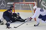 Kometa Brno (v bílém) podlehla Slovanu Bratislava 2:5.