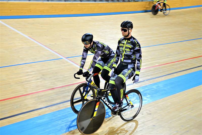 Dráhoví cyklisté brněnské Dukly (David Pagáč a Martin Čechman) strávili další dva týdny na soustředění v Bulharsku.