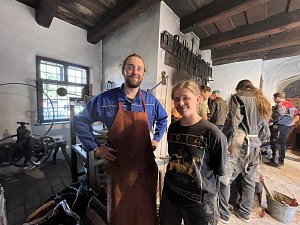 V kovářském klání na Brněnsku zvítězila mladá dvojice kovářka – kovář