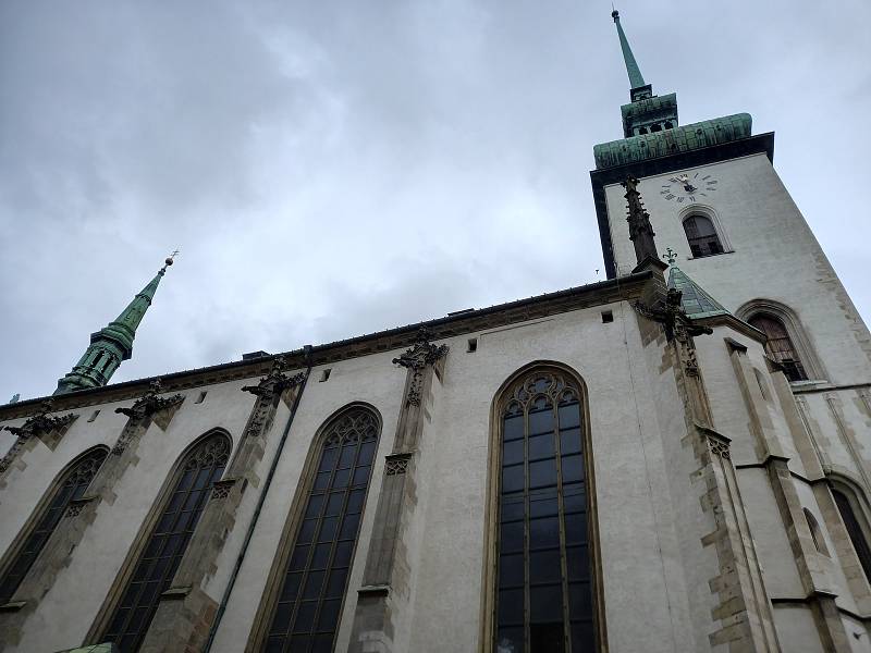 Kostel svatého Jakuba v centru Brna.