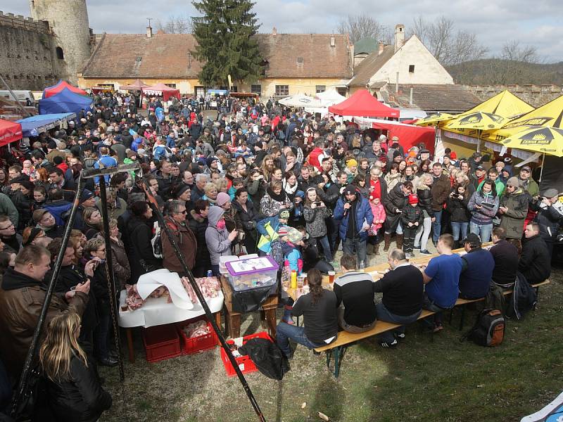 Středověký hrad Veveří nad Brněnskou přehradou v sobotu ožil při Slavnostech moravského uzeného.