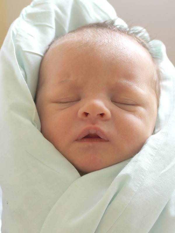 Isabella Homolová z Brna nar. 27.2.2017 v Nemocnici Vyškov váží 2910gr a měří 48cm.